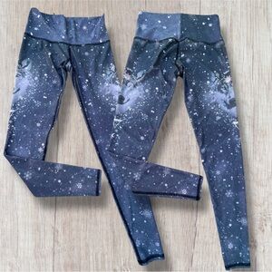 Teeki Snow Wolf Grey Yoga Pilates Leggings Small VGUC